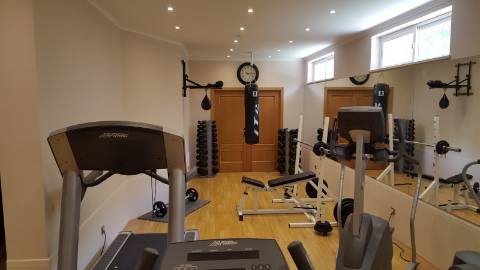 Vivenda com uma elegância intemporal com 6+2 Quartos