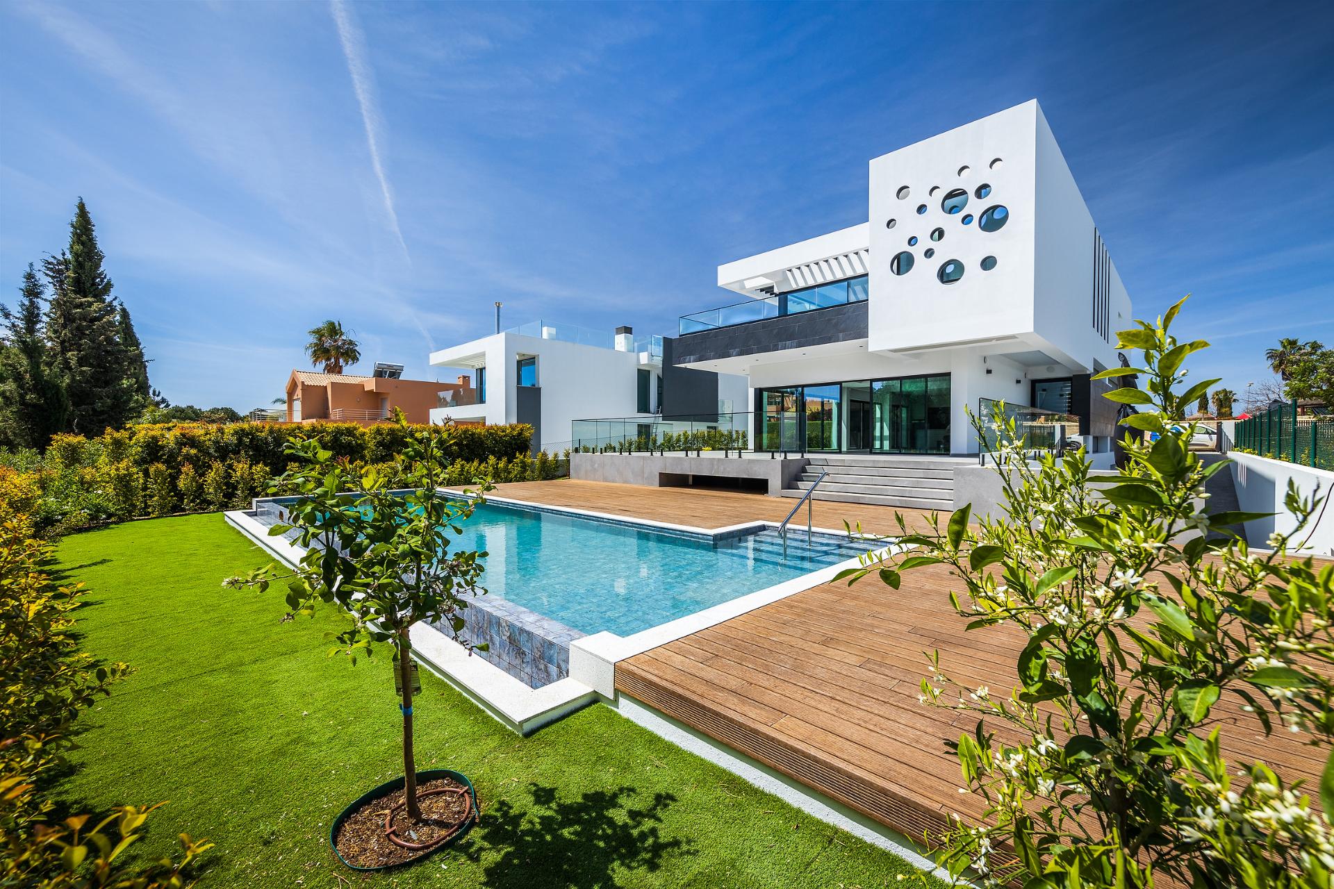 Moradia contemporânea de 5 quartos com vista golf