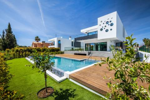 Moradia contemporânea de 5 quartos com vista golf