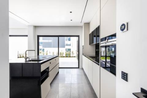 Moradia contemporânea de 5 quartos com vista golf