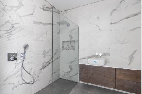 Moradia contemporânea de 5 quartos com vista golf