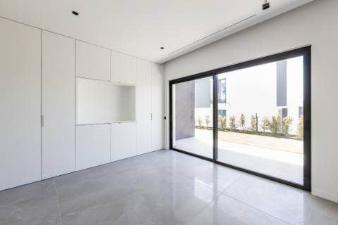 Moradia contemporânea de 5 quartos com vista golf