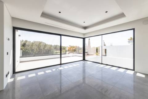 Moradia contemporânea de 5 quartos com vista golf