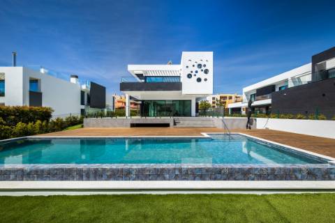 Moradia contemporânea de 5 quartos com vista golf