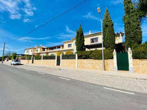 VENDIDA PELA 'TA MAISON DE RÊVE'