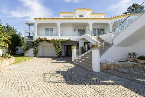 Propriedade excecional de 4 quartos com vistar mar deslumbrantes