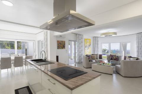 Propriedade excecional de 4 quartos com vistar mar deslumbrantes