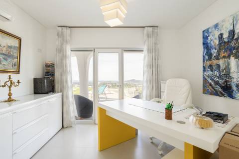 Propriedade excecional de 4 quartos com vistar mar deslumbrantes