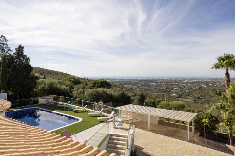 Propriedade excecional de 4 quartos com vistar mar deslumbrantes