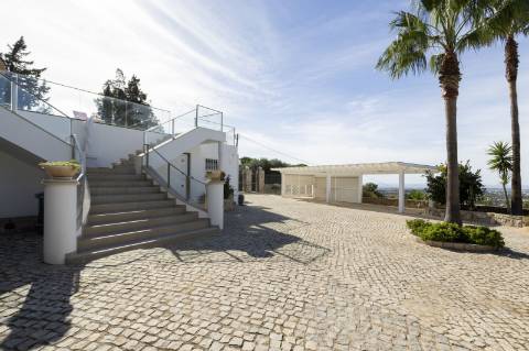 Propriedade excecional de 4 quartos com vistar mar deslumbrantes