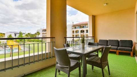 Apartamento T2 com piscina e garagem- em Vilamoura