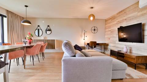 Apartamento T2 com piscina e garagem- em Vilamoura