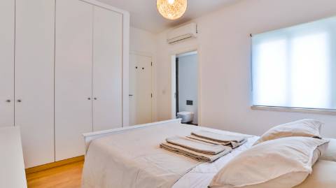 Apartamento T2 com piscina e garagem- em Vilamoura