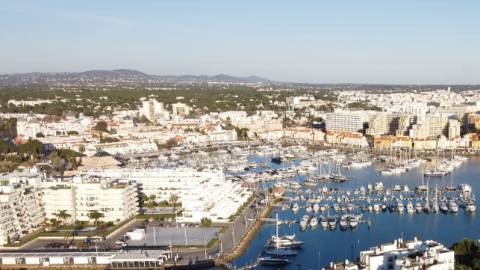 Apartamento T2 com piscina e garagem- em Vilamoura