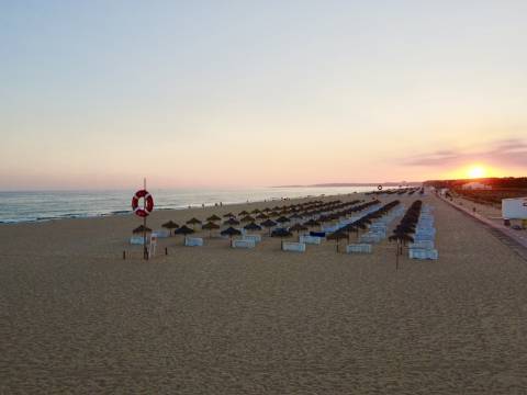 Apartamento T2 com piscina e garagem- em Vilamoura