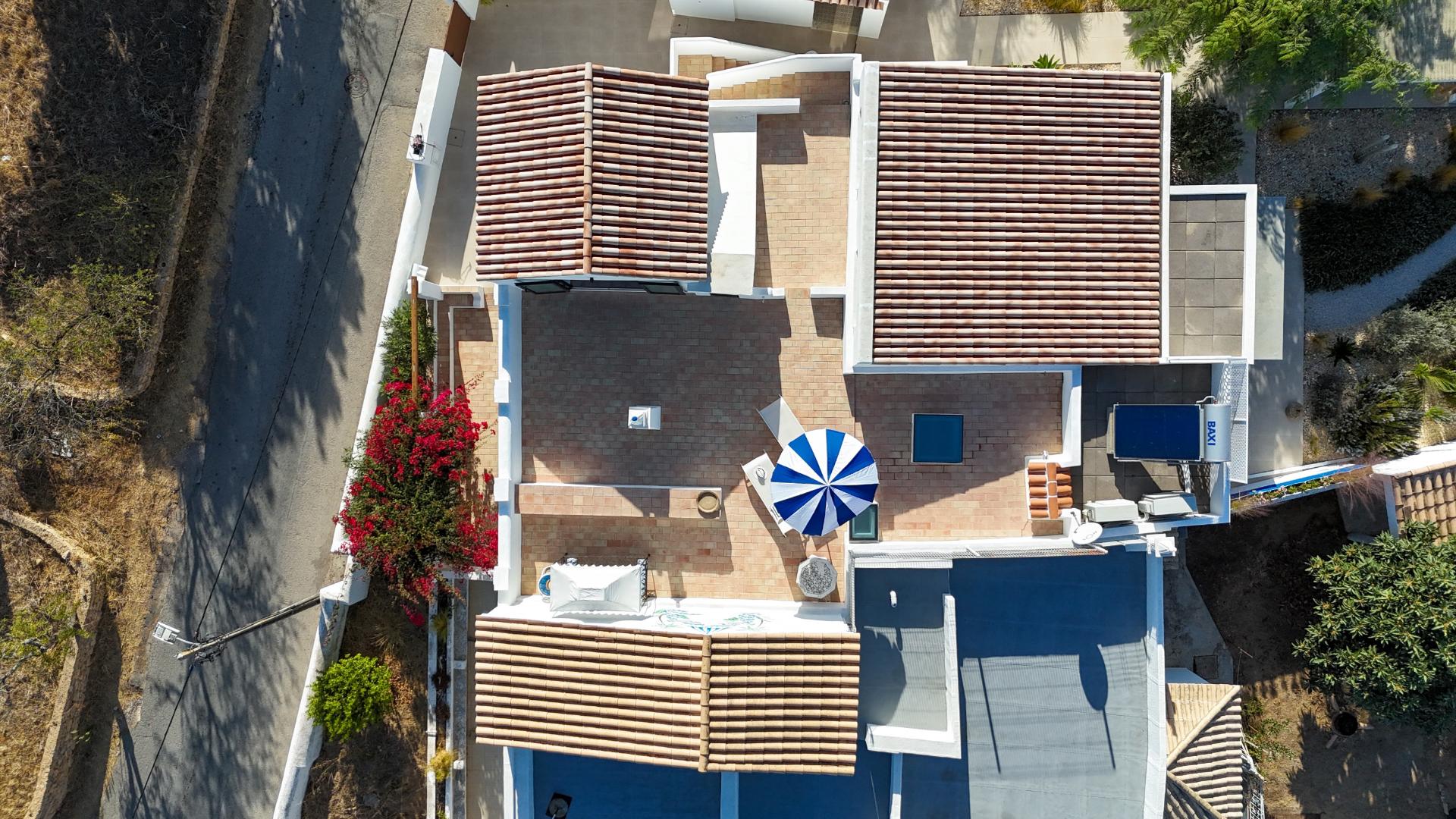 Quinta renovada com muito bom gosto à alguns passos da praia