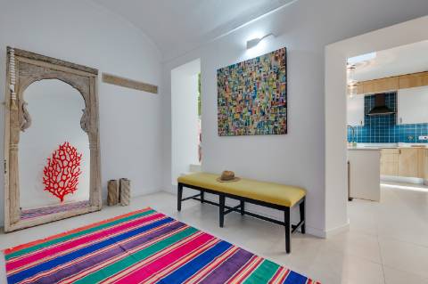 Quinta renovada com muito bom gosto à alguns passos da praia