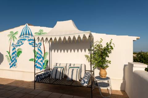 Quinta renovada com muito bom gosto à alguns passos da praia