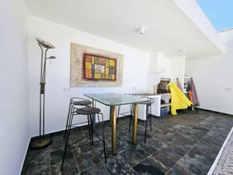 
Moradia térrea V3+1 renovada com gosto situada a poucos minutos de Santa Bárbara de Nexe