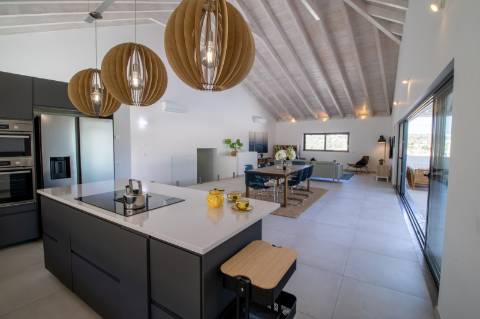 Magnifica propriedade de 4 quartos com vista mar.