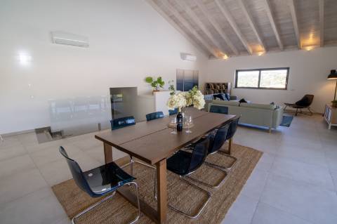 Magnifica propriedade de 4 quartos com vista mar.