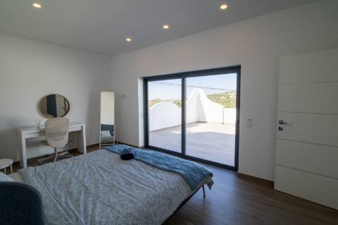 Magnifica propriedade de 4 quartos com vista mar.