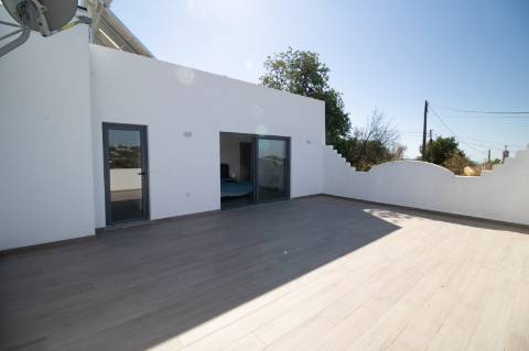 Magnifica propriedade de 4 quartos com vista mar.