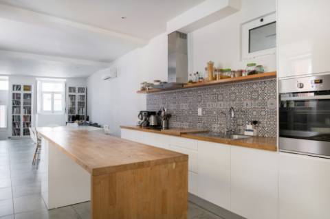 Moradia restaurada com vista para as muralhas do Castelo de Loulé