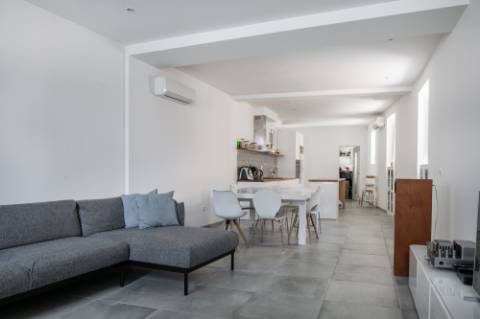 Moradia restaurada com vista para as muralhas do Castelo de Loulé