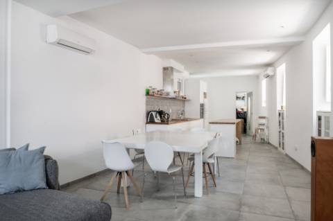 Moradia restaurada com vista para as muralhas do Castelo de Loulé