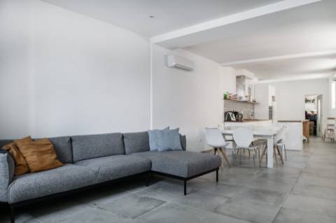 Moradia restaurada com vista para as muralhas do Castelo de Loulé