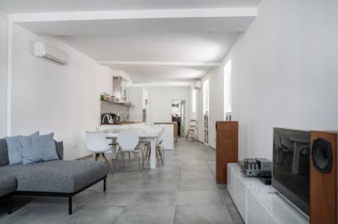 Moradia restaurada com vista para as muralhas do Castelo de Loulé