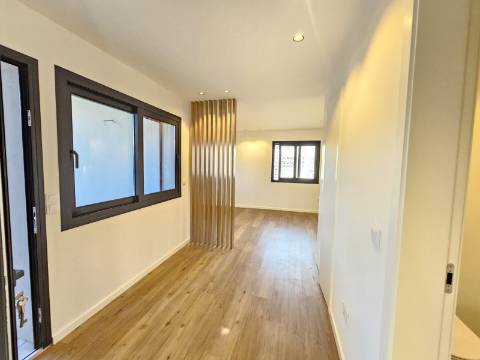 Moradia V3 renovada, com logradouro e anexo