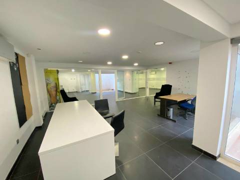 Espaço comercial com excelente localização- Pode ser transformado em casa