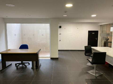 Espaço comercial com excelente localização- Pode ser transformado em casa