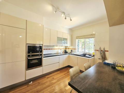 EXCLUSIVIDADE

Excelente moradia geminada de 3 quartos situada ao sul de Almancil.