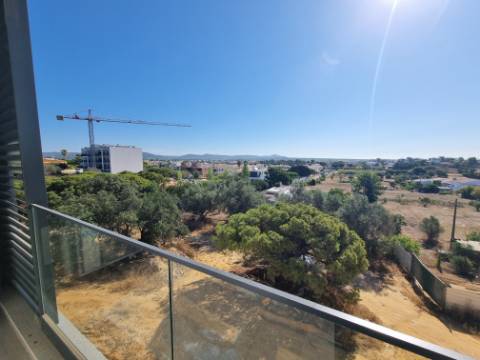 Apartamentos novos em Gambelas, Faro, com acabamentos de luxo