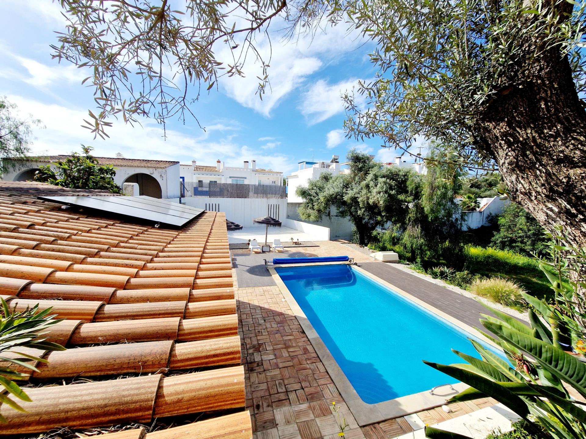 Magnifica propriedade situada a porta da cidade de Tavira em zona urbana.