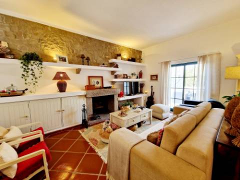 Magnifica propriedade situada a porta da cidade de Tavira em zona urbana.