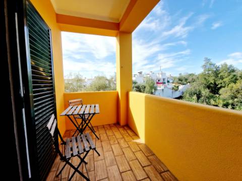 Magnifica propriedade situada a porta da cidade de Tavira em zona urbana.