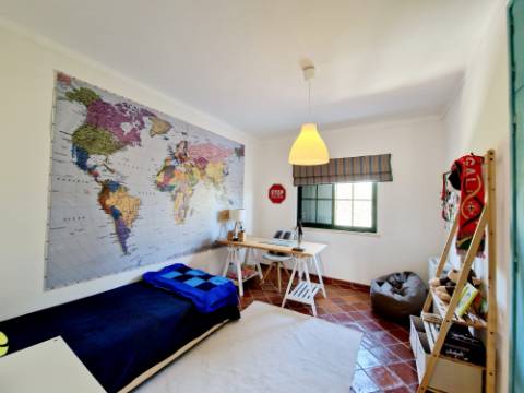 Magnifica propriedade situada a porta da cidade de Tavira em zona urbana.