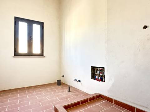 Magnífica moradia geminada para renovar I 287,10 m² I terreno 305 m² I Pátio I 4 quartos I Projeto aprovado I Centro histórico de Estoi