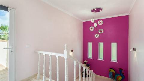 Moradia T4 com arquitetura tradicional localizada perto de Almancil