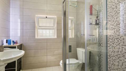 Moradia T4 com arquitetura tradicional localizada perto de Almancil