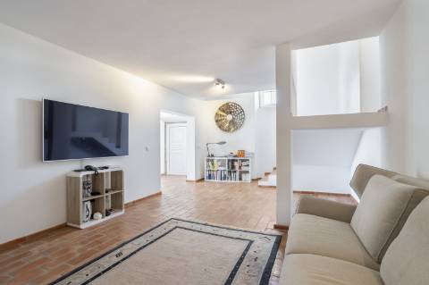 Moradia V3 com Caráter no Centro de Salir - Charme, Conforto e Qualidade