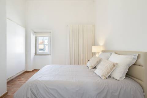 Moradia V3 com Caráter no Centro de Salir - Charme, Conforto e Qualidade