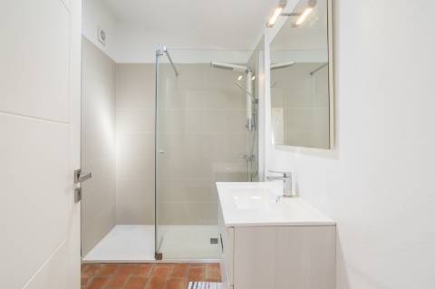 Moradia V3 com Caráter no Centro de Salir - Charme, Conforto e Qualidade