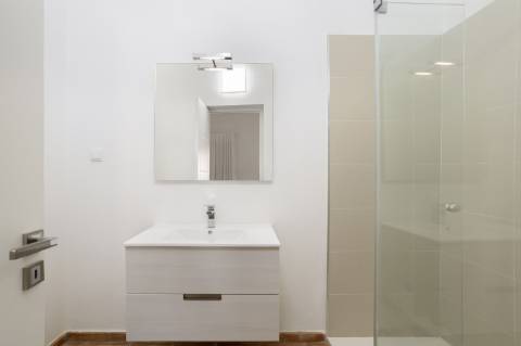 Moradia V3 com Caráter no Centro de Salir - Charme, Conforto e Qualidade