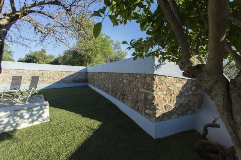 Moradia V3 com Caráter no Centro de Salir - Charme, Conforto e Qualidade