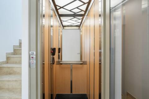 EXCLUSIVIDADE

Excecional propriedade contemporânea de 4 quartos, situada numa zona residencial tranquila, a apenas 10 minutos de Olhão e 5 minutos de Moncarapacho.